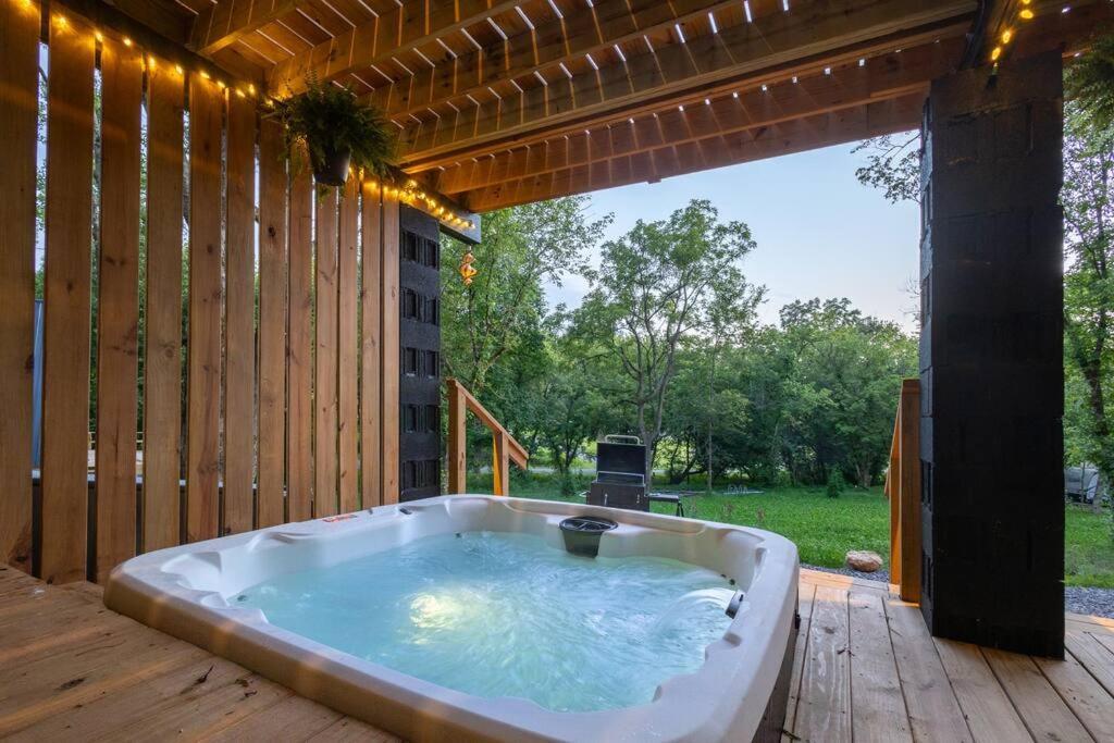 Valhalla Cabins Aframes With Hot Tubs & Sauna 코스비 외부 사진