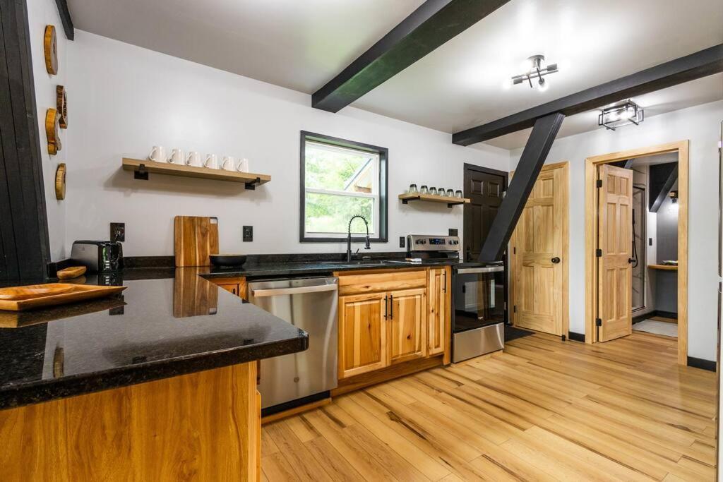 Valhalla Cabins Aframes With Hot Tubs & Sauna 코스비 외부 사진