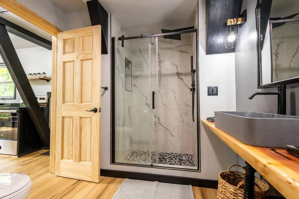 Valhalla Cabins Aframes With Hot Tubs & Sauna 코스비 외부 사진